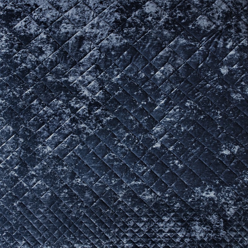 Wonderful Diamond Velvet 3 Piece Quilt Set