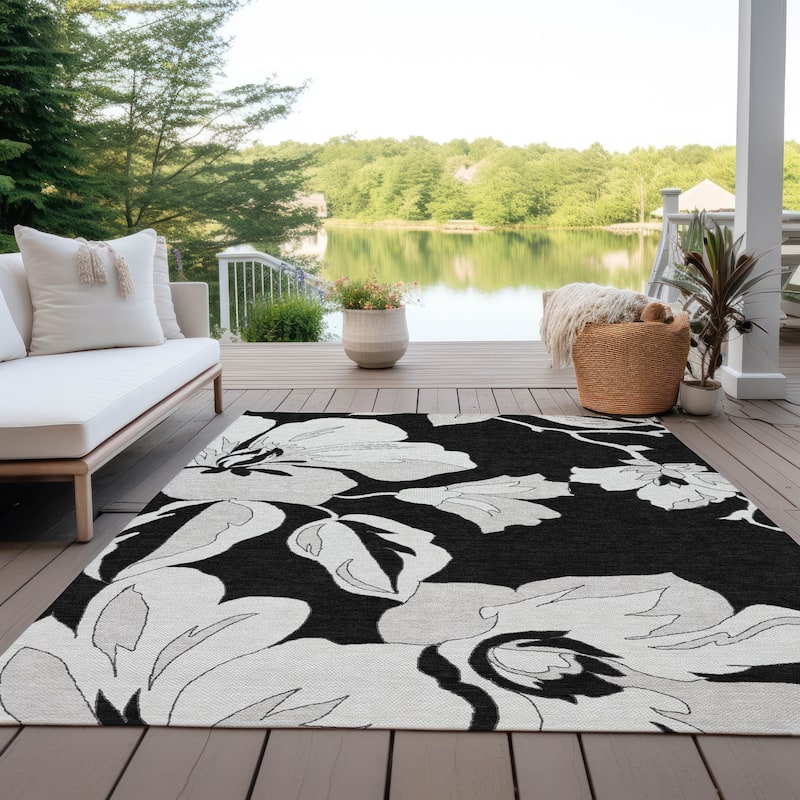 Machine Washable Indoor/ Outdoor Chantille Floral Rug - Black - 8' x 10'