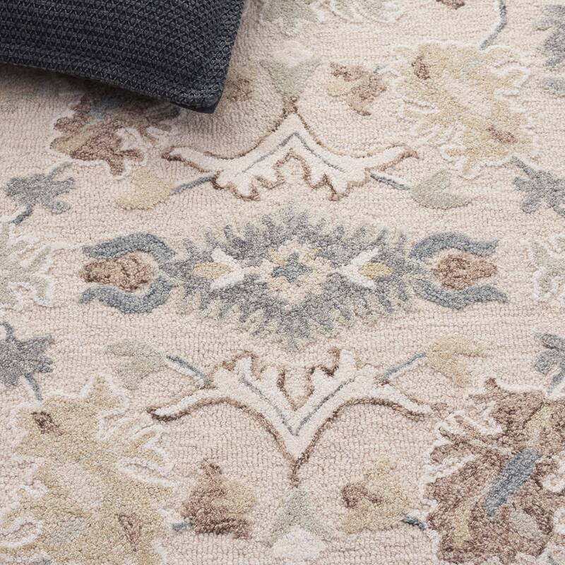 SAFAVIEH Handmade Ebony Viktorya Wool Rug