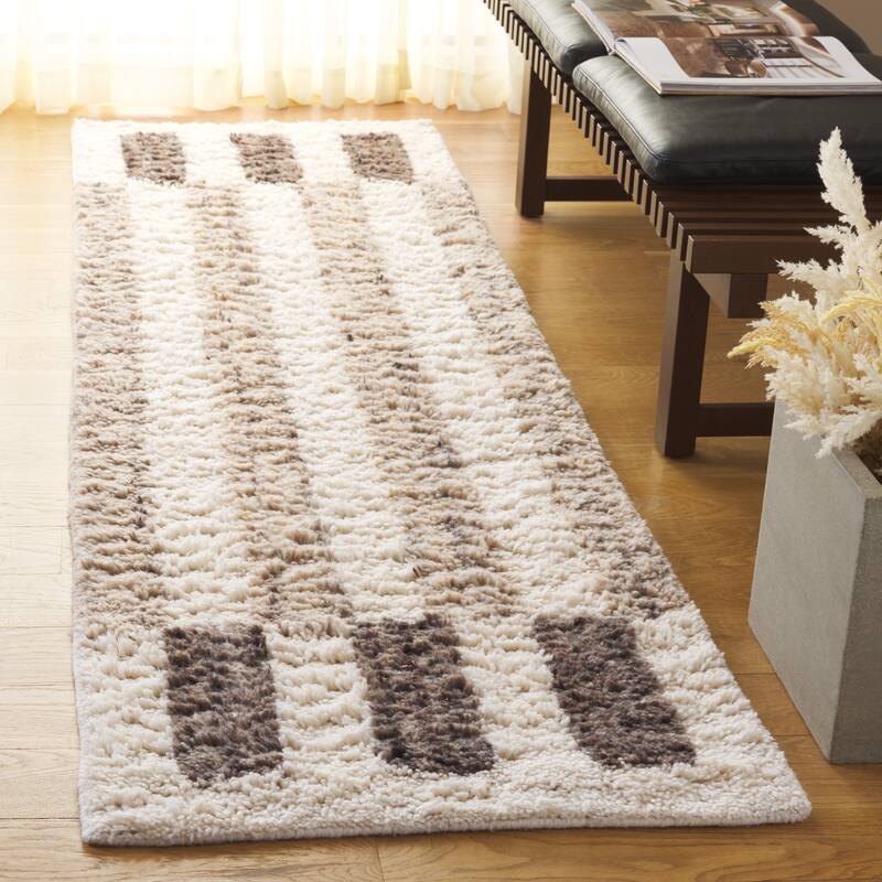 SAFAVIEH Handmade Vermont Chanda Transitional Wool Rug - 2'3" x 8' Runner - Ivory/Grey