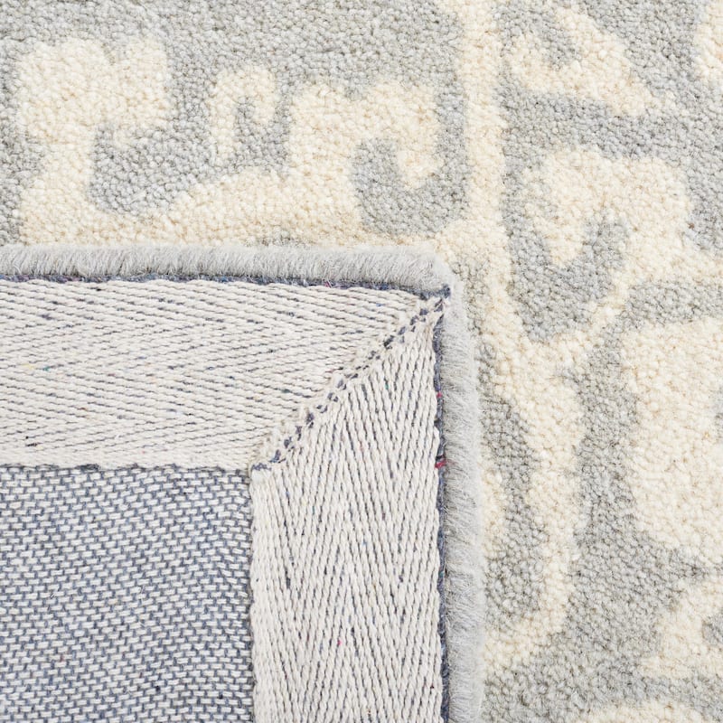 SAFAVIEH Handmade Antiquity Lauresha Wool Rug