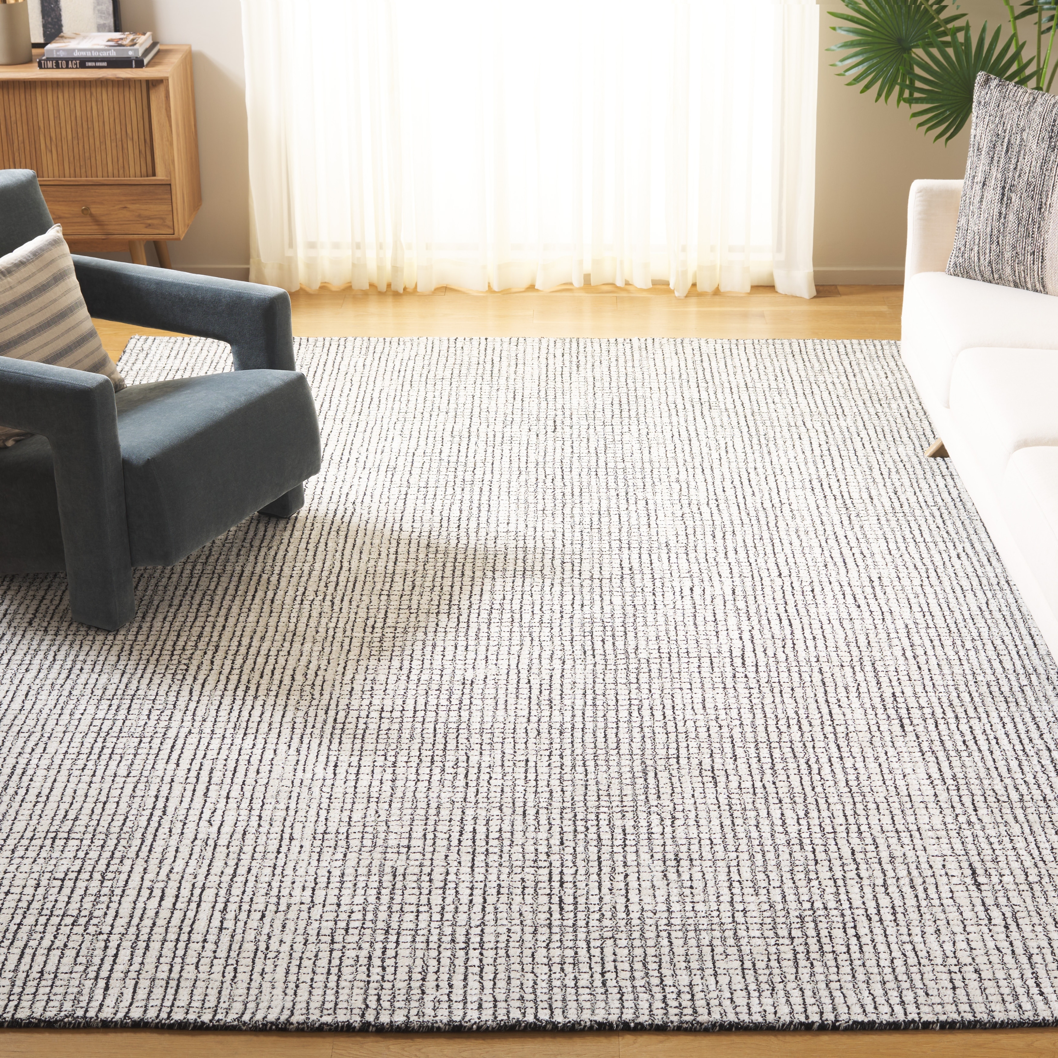 SAFAVIEH Handmade Abstract Marikka Modern Viscose Rug