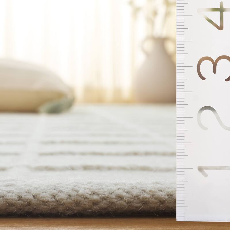 SAFAVIEH Handmade Natura Lyka Transitional Wool Rug