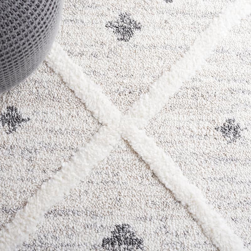 SAFAVIEH Moroccan Tassel Shag Lennie Trellis 2-inch Thick Rug