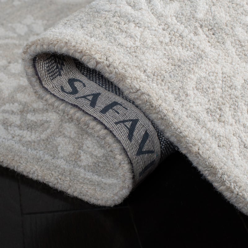 SAFAVIEH Handmade Micro-Loop Sarma Wool Rug