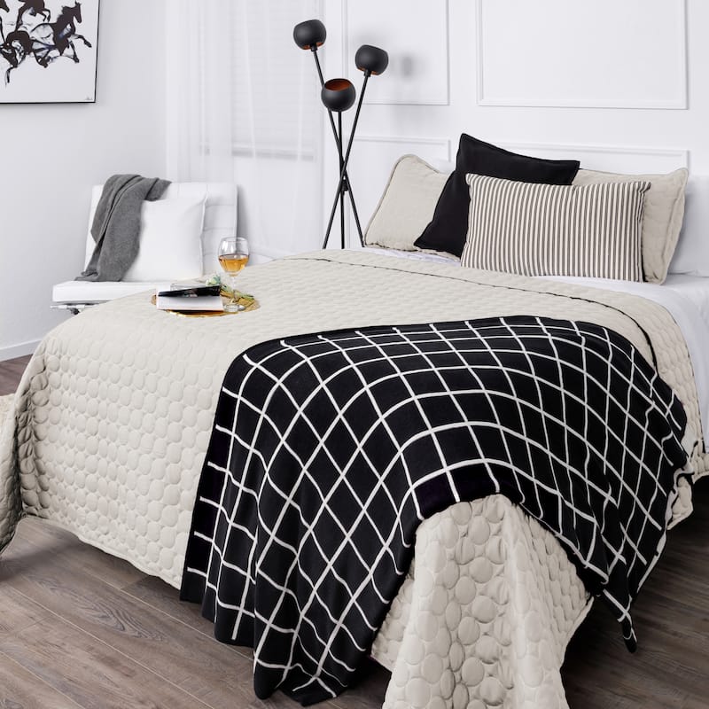 Vilano Ultra-Soft Lightweight 3-piece Quilt and Sham Set