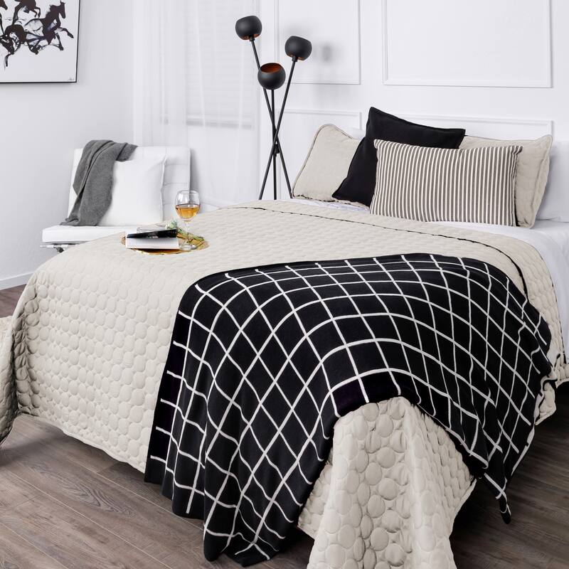 Vilano Ultra-Soft Lightweight 3-piece Quilt and Sham Set
