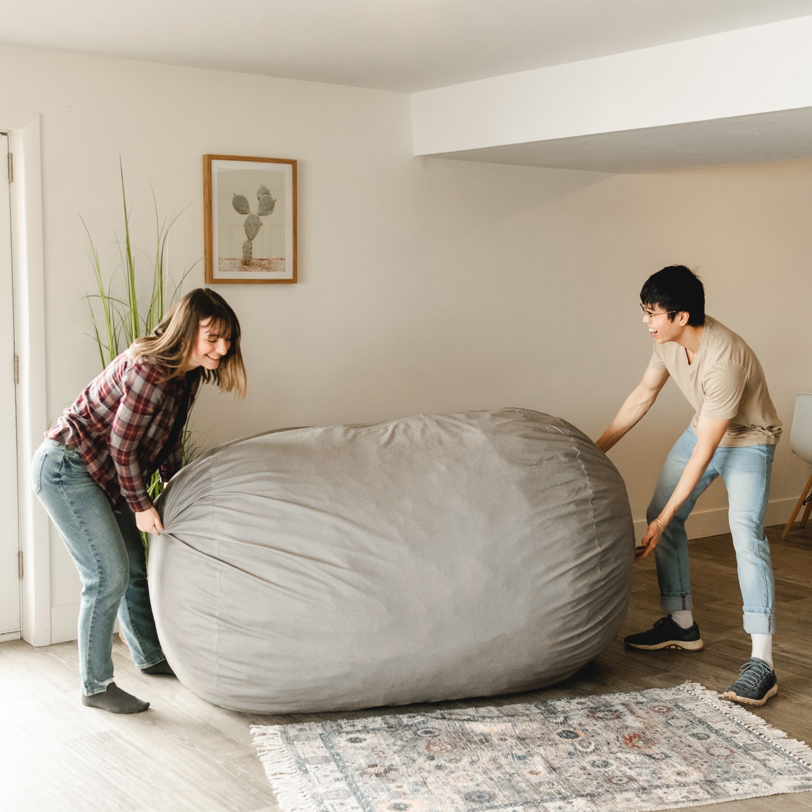 https://ak1.ostkcdn.com/images/products/is/images/direct/1b3893211e6e8d3d27e83305099ed441f82c2035/Big-Joe-XL-Fuf-Bean-Bag-Chair-%28Removable-Cover%29.jpg