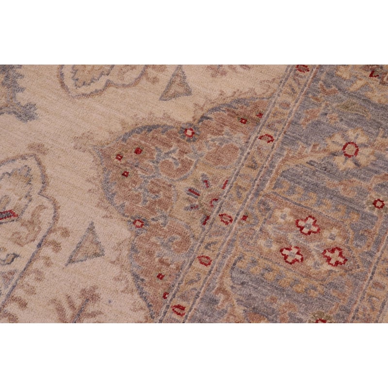 Classic Ziegler Caroyln Ivory/Gray Hand-knotted Rug - 5'7'' x 7'3''