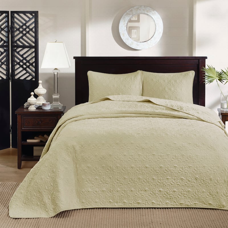 Madison Park Mansfield Reversible Oversized 3-piece Solid Texture Bedspread Quilt Set with Matching Shams
