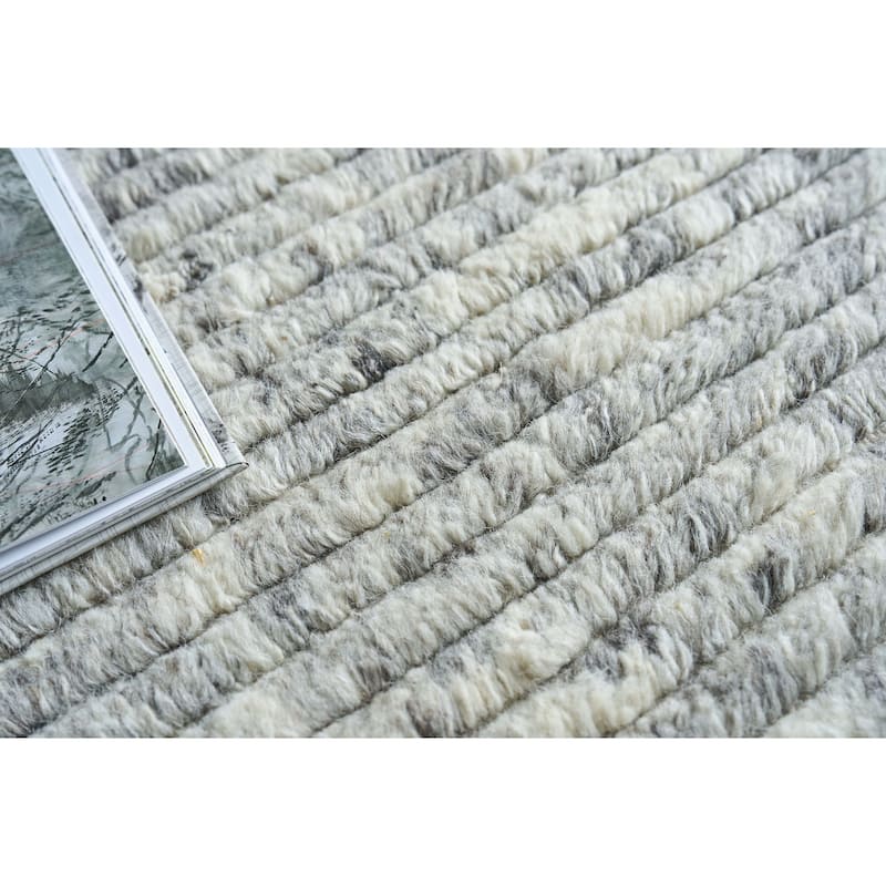 EXQUISITE RUGS Kaza Hand-loomed New Zealand Wool Ivory/Silver Area Rug.