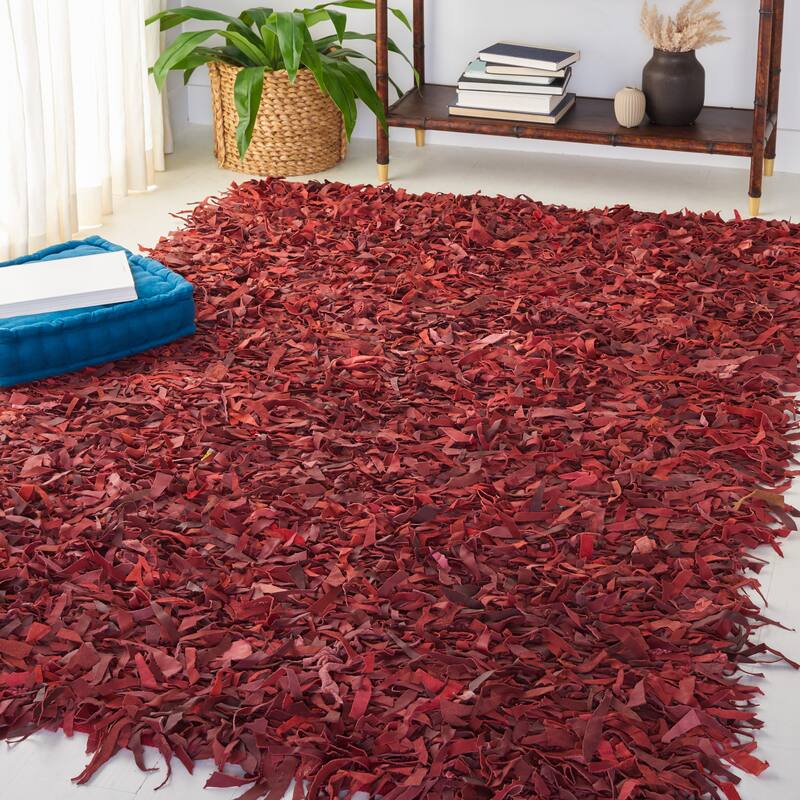 SAFAVIEH Handmade Leather Shag Carlijn Modern Leather Rug
