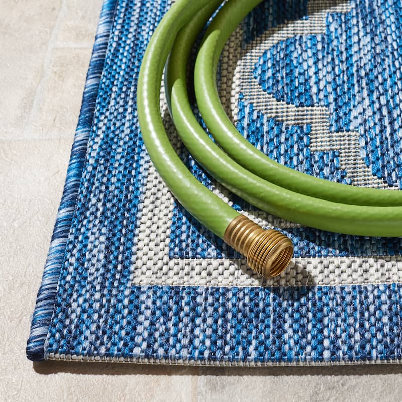 SAFAVIEH Courtyard Kamini Indoor/ Outdoor Waterproof Patio Backyard Rug