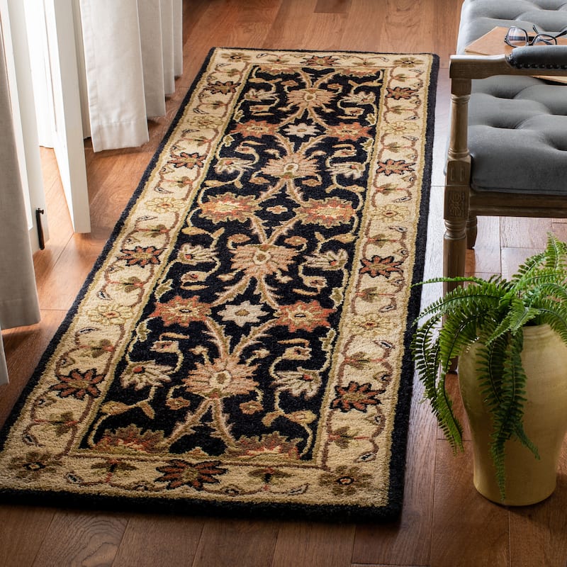 SAFAVIEH Handmade Antiquity Edie Traditional Oriental Wool Rug - 2'3" x 8' Runner - Black