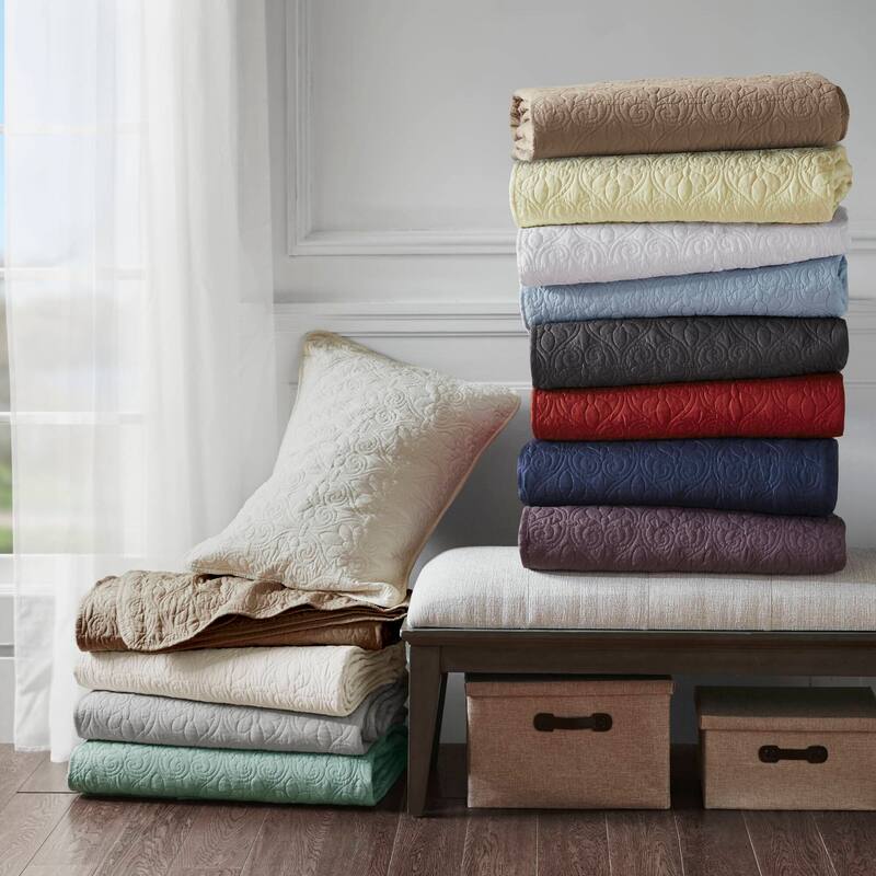 Madison Park Mansfield Reversible Oversized 3-piece Solid Texture Bedspread Quilt Set with Matching Shams