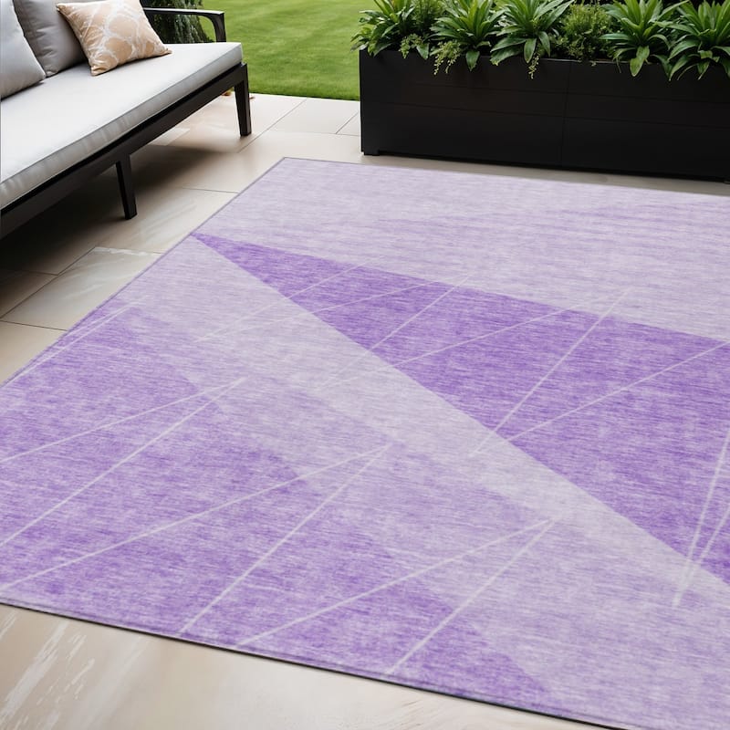 HomeRoots Geometric Transitional Rectangle Outdoor Rug - 5' X 8'
