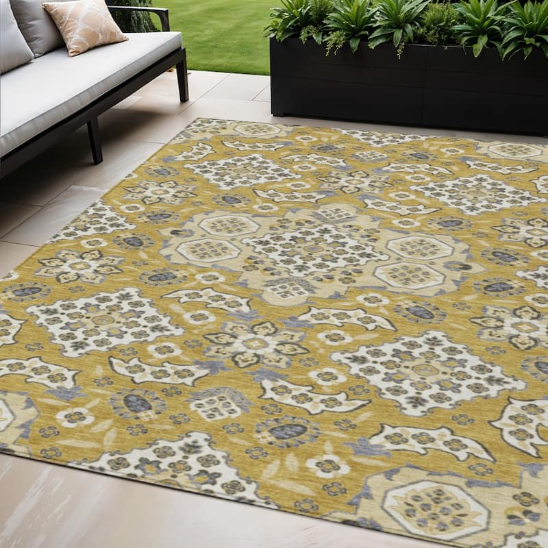 HomeRoots Medallion Traditional Rectangle Outdoor Rug - 5' X 8'