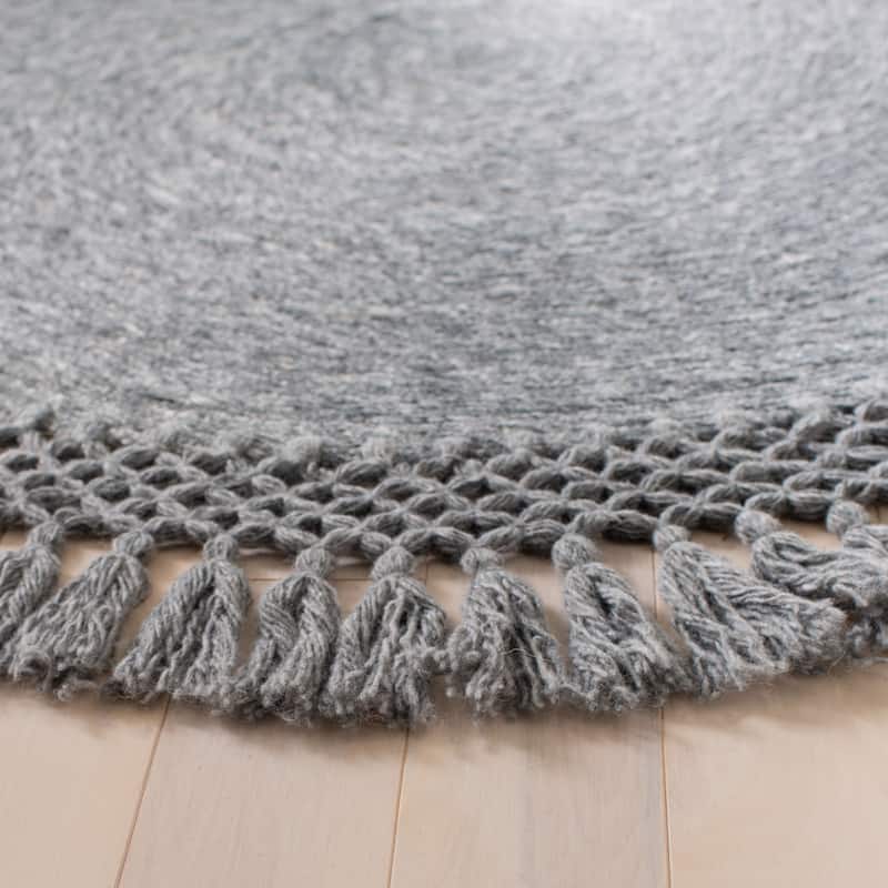 SAFAVIEH Handmade Sahara Iridian Tassel Rug