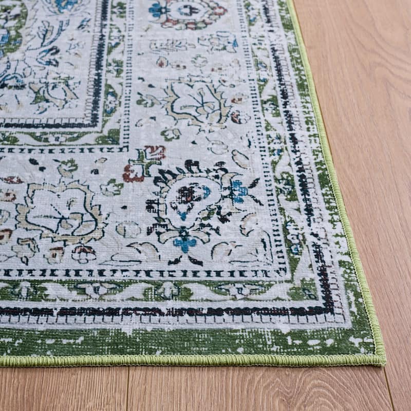 SAFAVIEH Tucson Machine Washable Slip Resistant Willa Traditional Rug