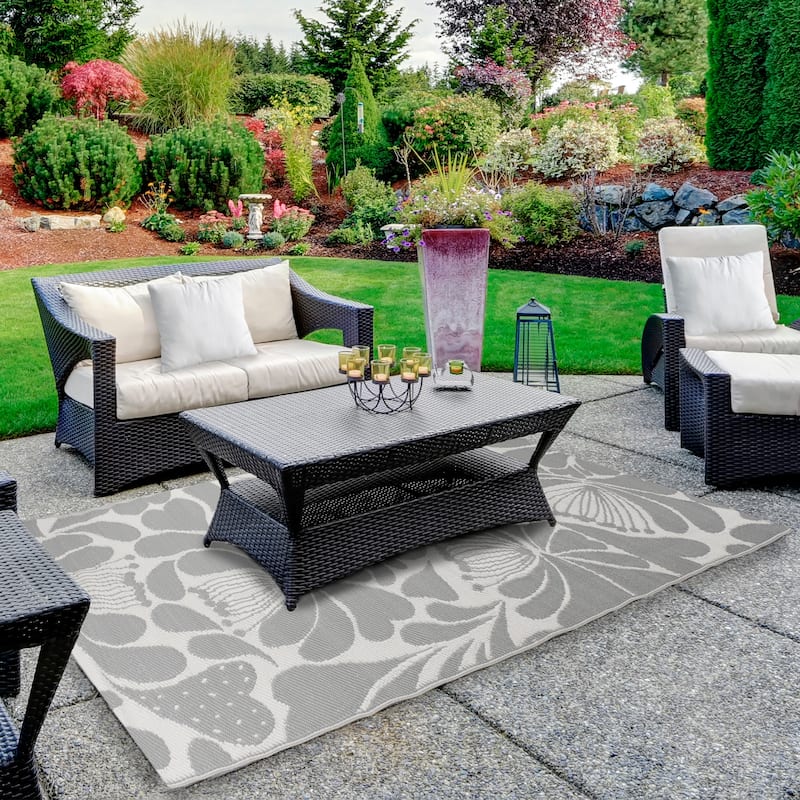 4' x 6' Gray and Off White Floral Rectangular Outdoor Area Rug - 4' x 6'