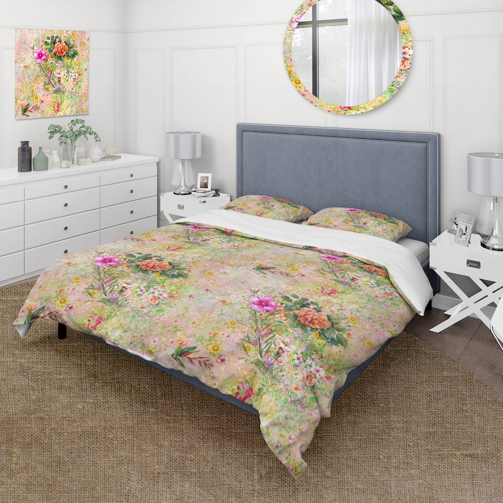 Designart 'Colorful Grunge Seasonal Flowers' Traditional Duvet Cover Set