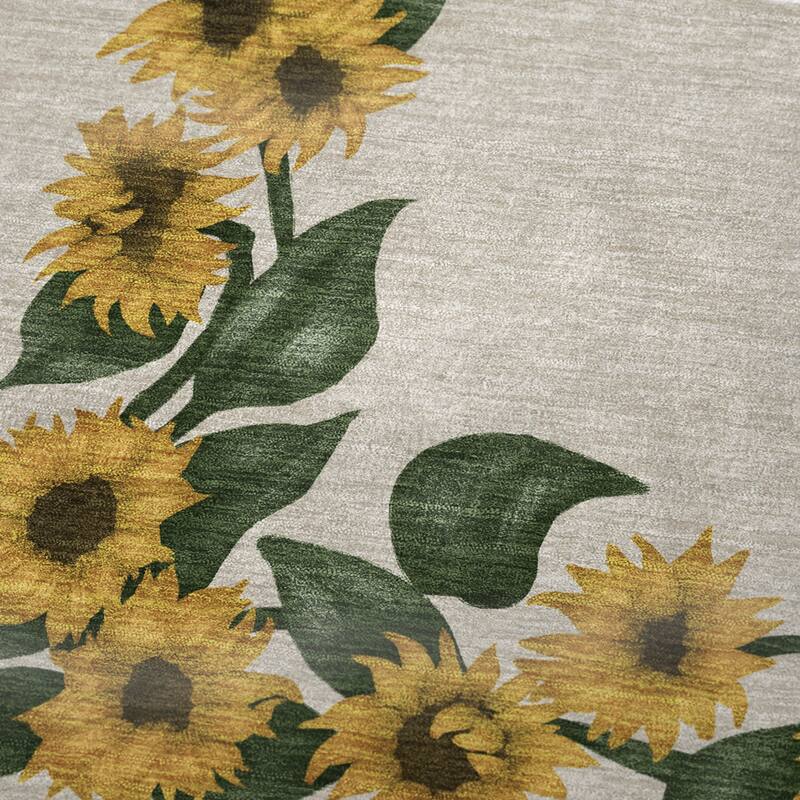 HomeRoots 50" X 70" Beige And Yellow Sunflower Floral Microfiber Plush Throw Blanket