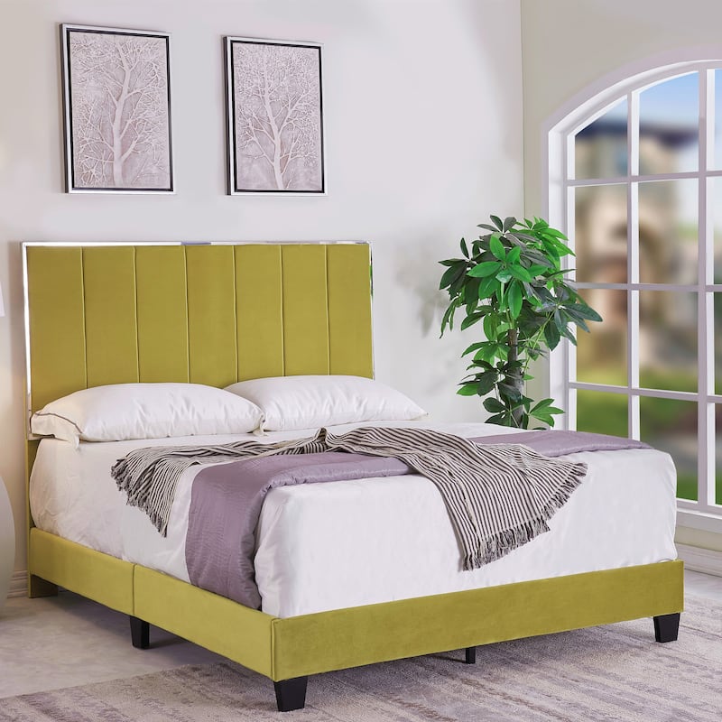 Mallory Upholstered Platform Bed by US PRIDE FURNITURE