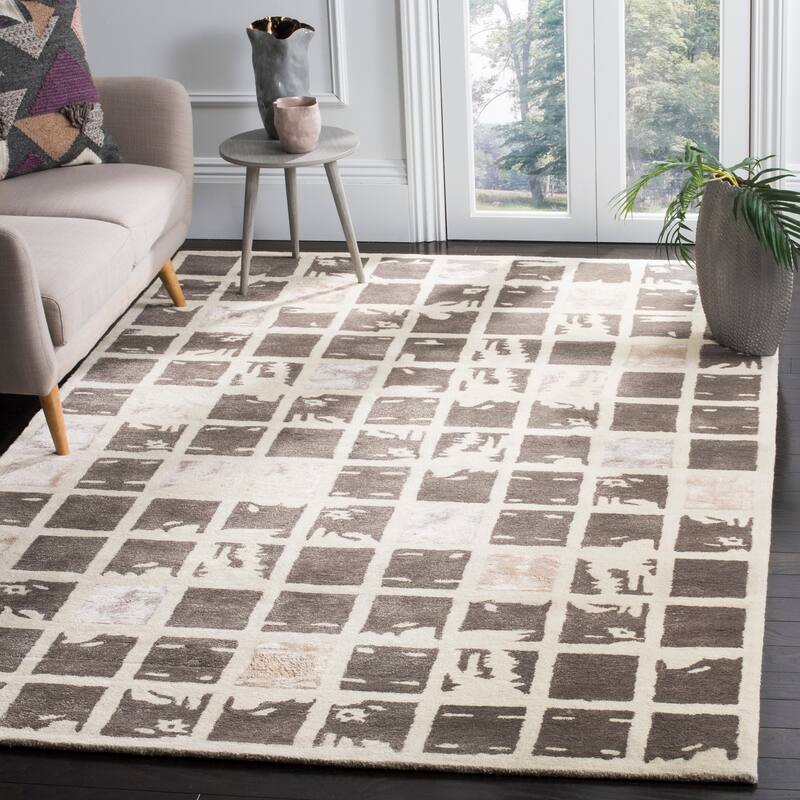 SAFAVIEH, Handmade Bella Nishi Modern Floral Wool Rug