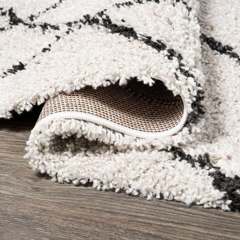 JONATHAN Y Nova Moroccan Diamond Shag Area Rug