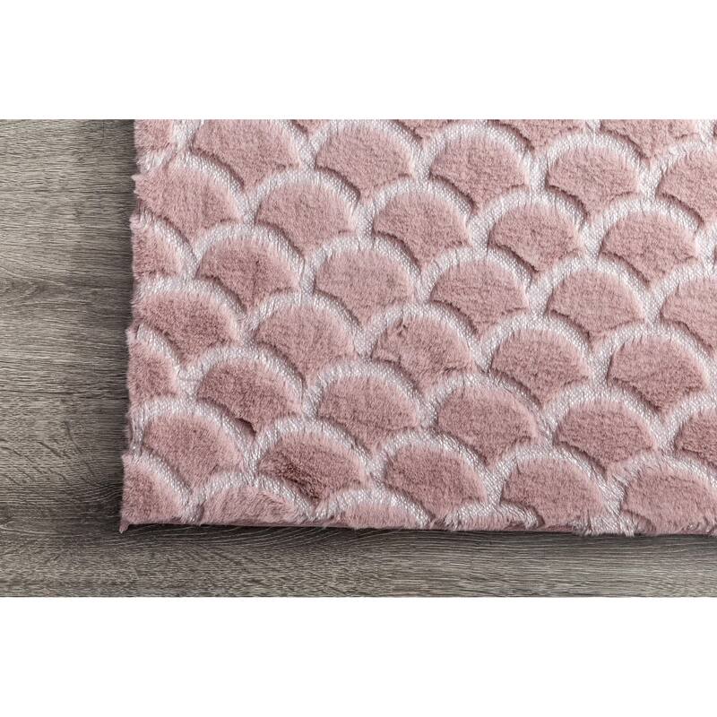 Chryso Collection Faux Fur Rug with Foil