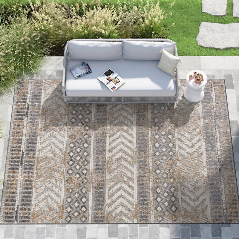 World Rug Gallery Distressed Geometric Indoor/Outdoor Area Rug - 7' 10" x 10' - Beige