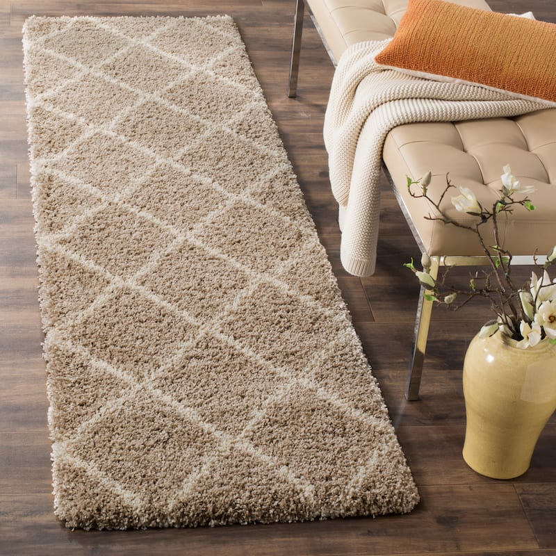 SAFAVIEH Hudson Shag Estella Diamond Trellis 2-inch Thick Rug - 2'3" x 8' Runner - Beige/Ivory