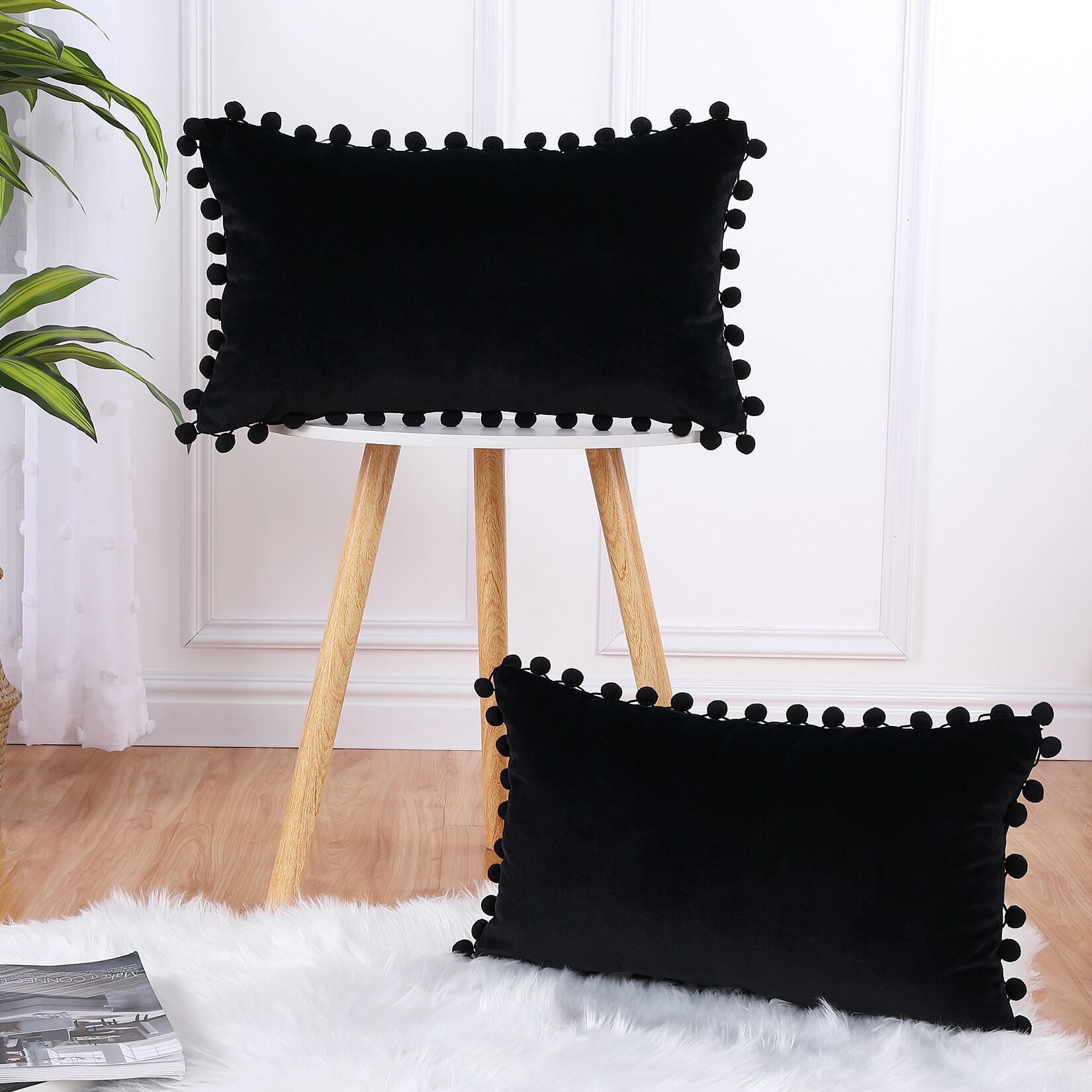 Set of 2 velvet cushions with pompoms plain Christmas cushion