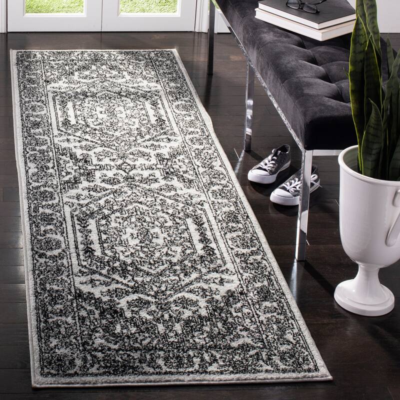 SAFAVIEH Adirondack Cheyenne Rustic Oriental Medallion Rug - 2'6" x 10' Runner - Silver/Black