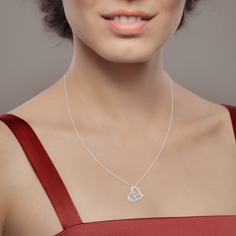 Marquee 10k White Gold 1/8ct TDW White Diamond 'MOM' Necklace (I-J, I1-I2)