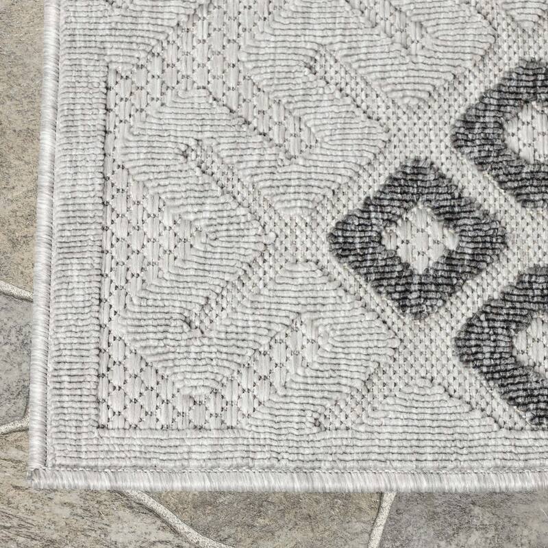 Superior Modern Geometric Diamonds Indoor Outdoor Area Rug