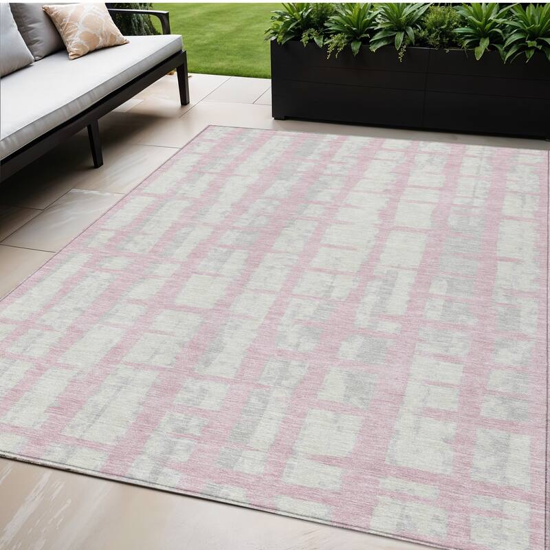 HomeRoots Striped Transitional Rectangle Outdoor Rug - 5' X 8'