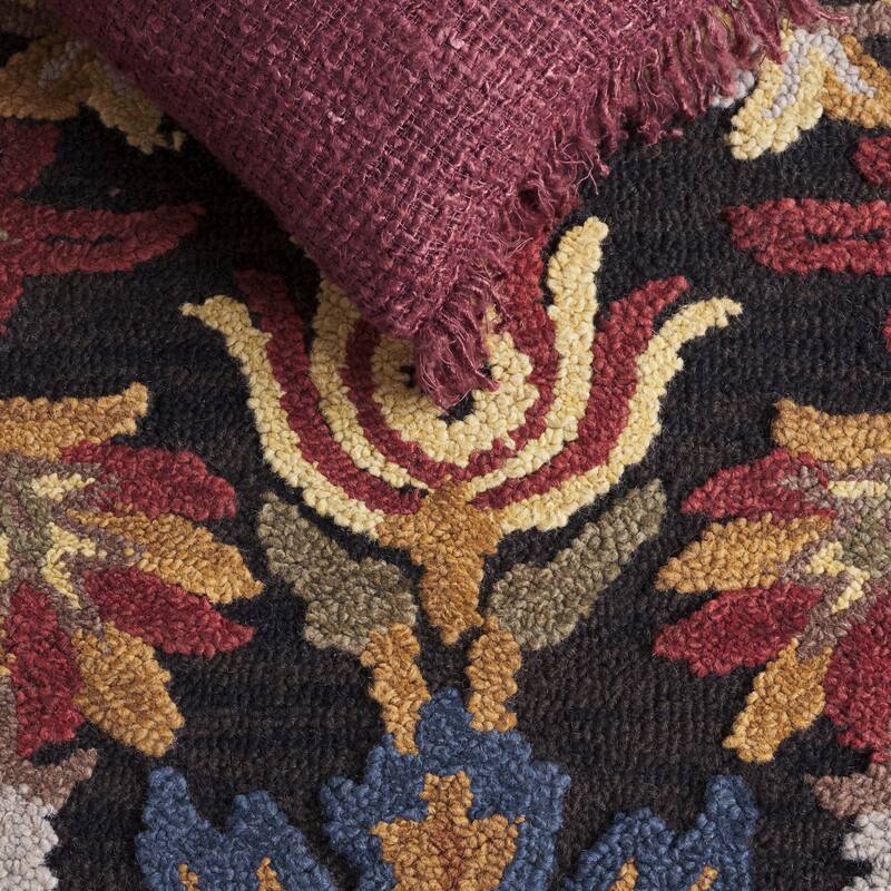 SAFAVIEH, Handmade Marietje Blossom French Country Wool Area Rug