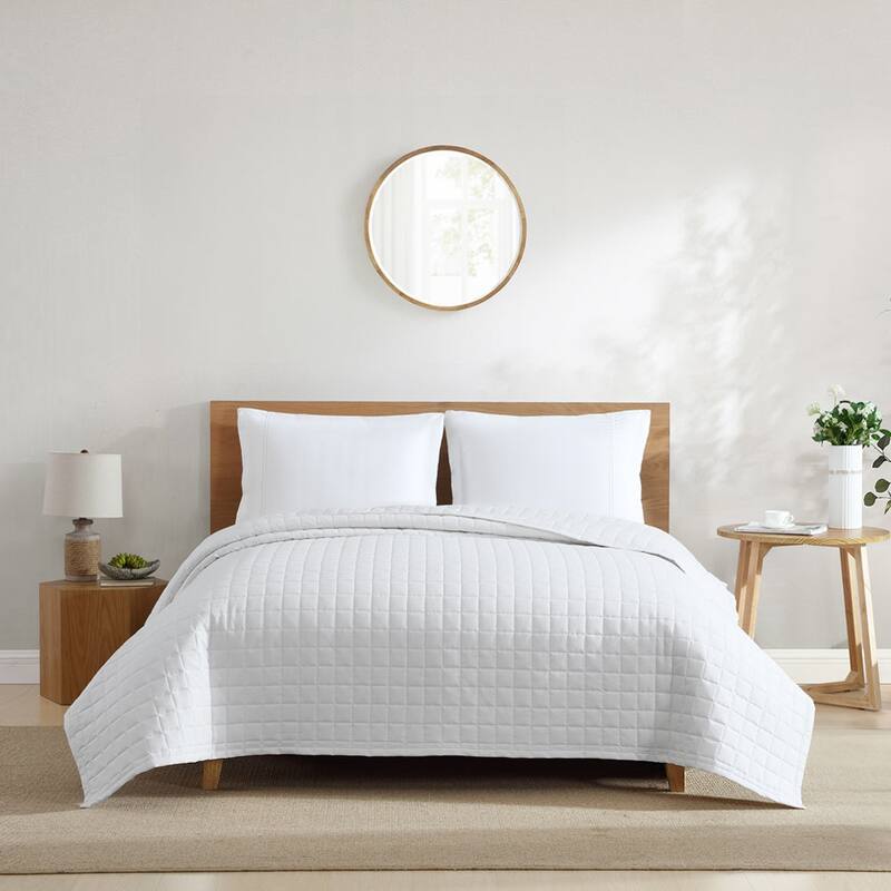 Jennifer Adams Lux Ultra-Soft Lightweight California Square Quilt - King/California King - White