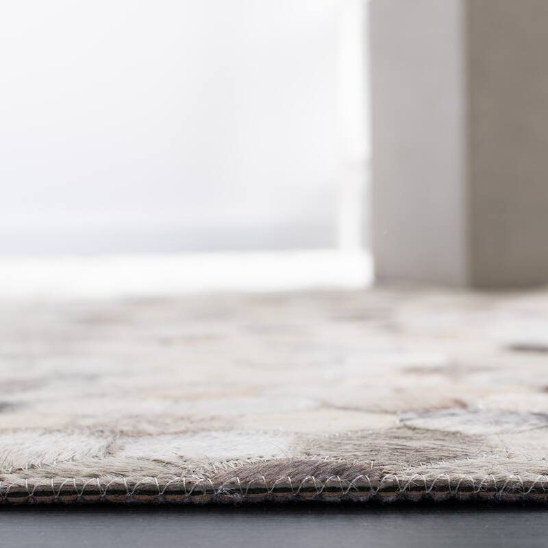 SAFAVIEH Handmade Studio Leather Nadia Modern Leather Rug