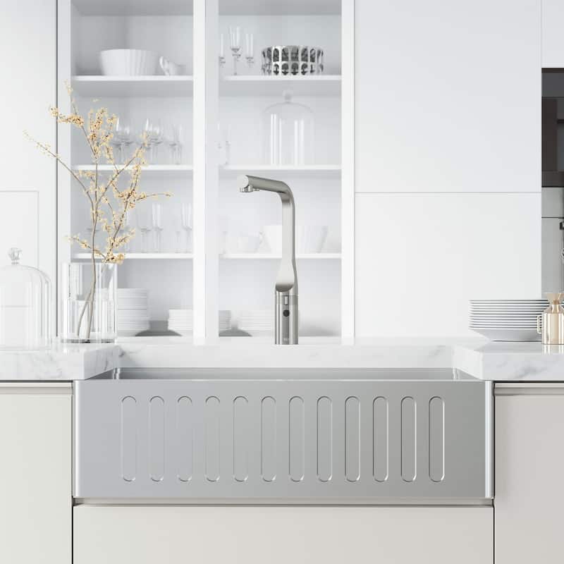 VIGO Jewel 15" H Touchless Pull-Out Sprayer Kitchen Faucet