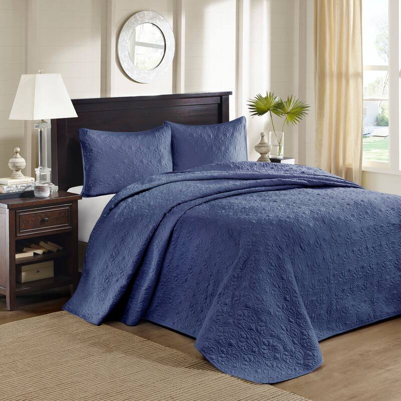 Madison Park Mansfield Reversible Oversized 3-piece Solid Texture Bedspread Quilt Set with Matching Shams