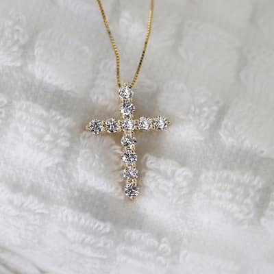 Auriya 14k Gold Round Diamond Cross Necklace 1/2CTW (H-I, I1-I2)