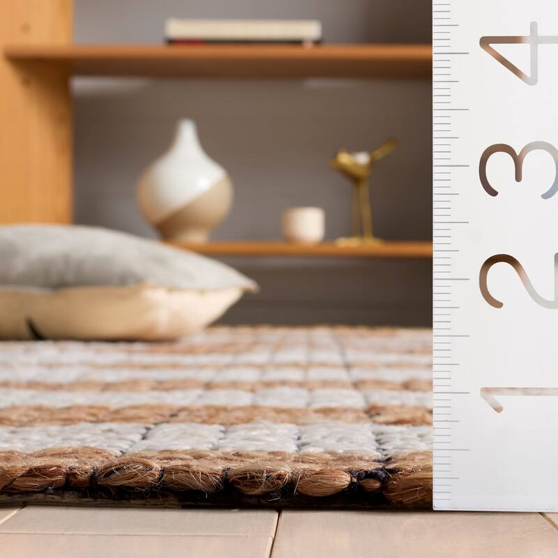 SAFAVIEH Handmade Natural Fiber Dorchen Jute Rug