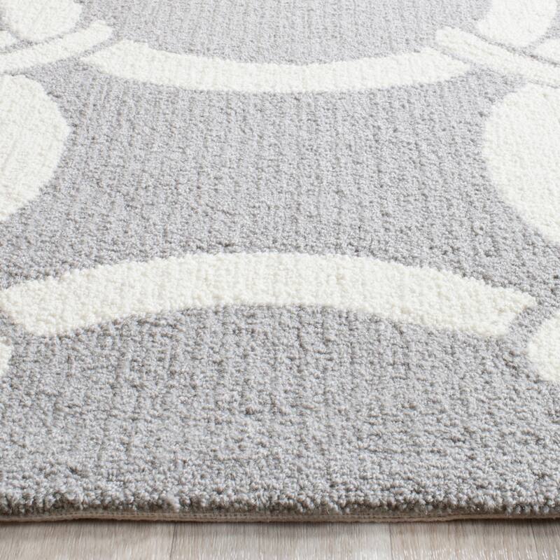 SAFAVIEH Handmade Four Seasons Aile Floral Rug