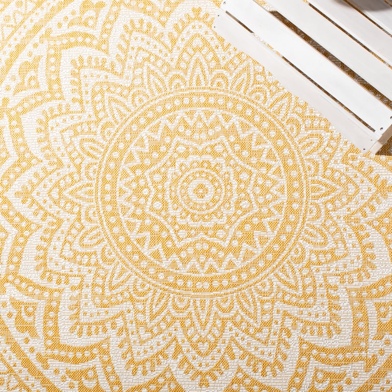 SAFAVIEH Courtyard Fran Mandala Indoor/ Outdoor Waterproof Patio Backyard Rug