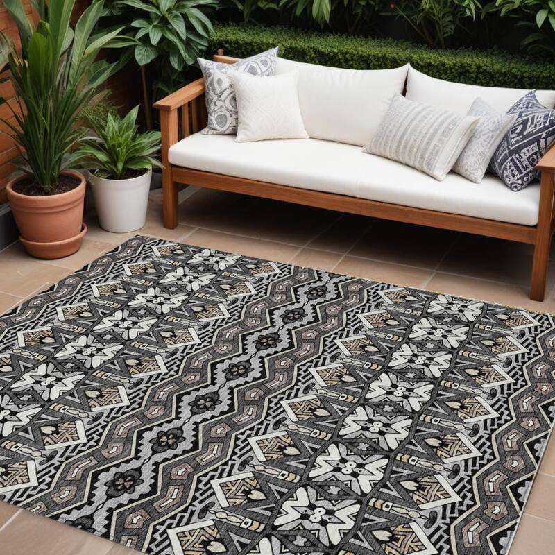 HomeRoots Moroccan Transitional Rectangle Outdoor Rug - 9' X 12'