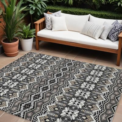 HomeRoots Moroccan Transitional Rectangle Outdoor Rug