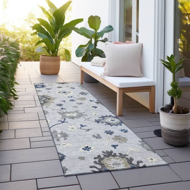 Machine Washable Indoor/ Outdoor Chantille Kashan Traditonal Rug - Silver - 2'3" x 7'6"