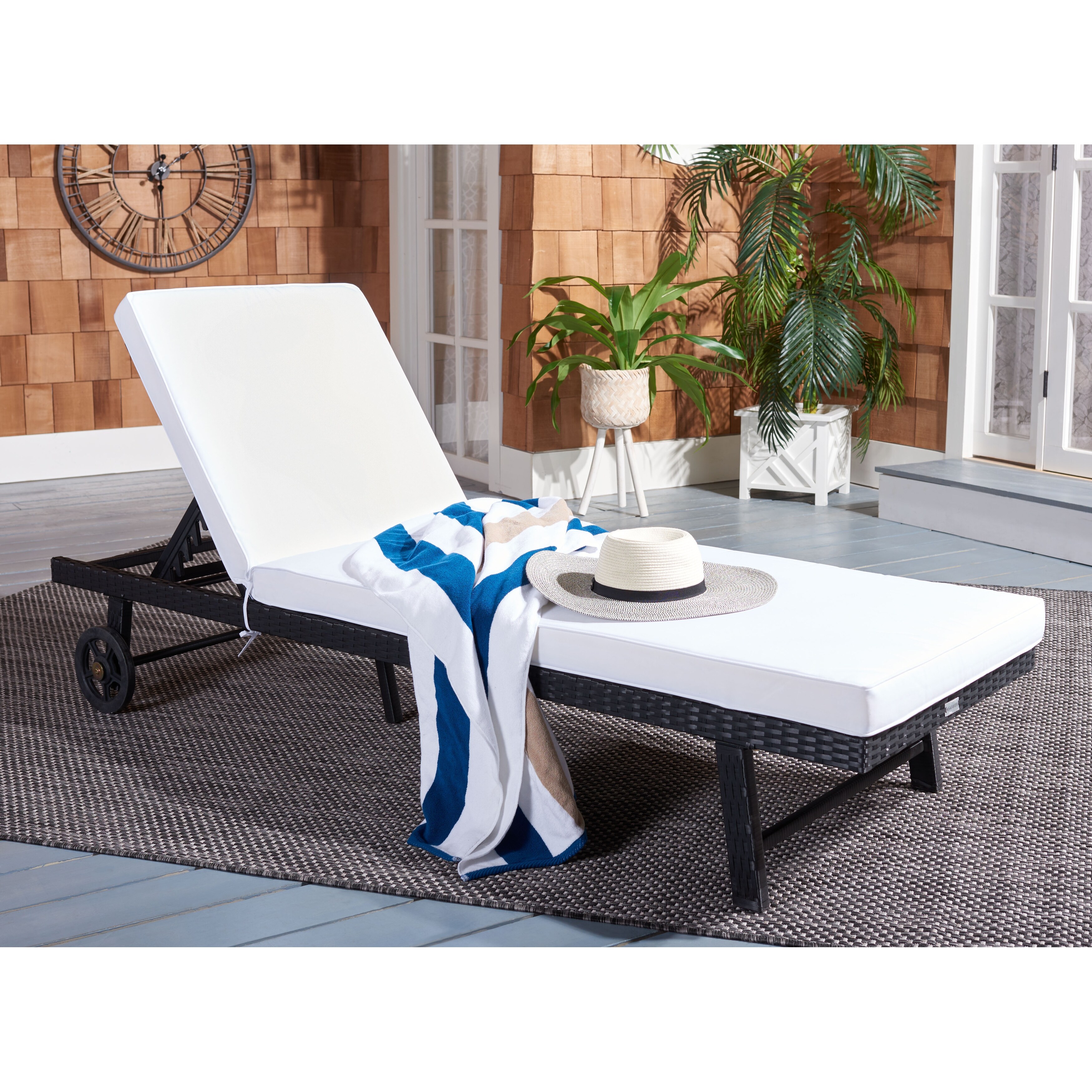 Safavieh online sun lounger